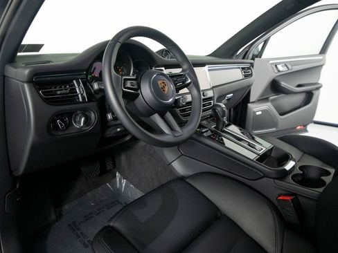 Certified 2026 Porsche Macan AWD/4WD image 4