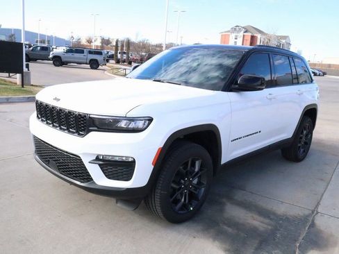 New 2025 Jeep Grand Cherokee Limited image 11