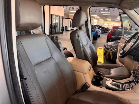 Used 2016 Land Rover LR4 HSE LUX image 13
