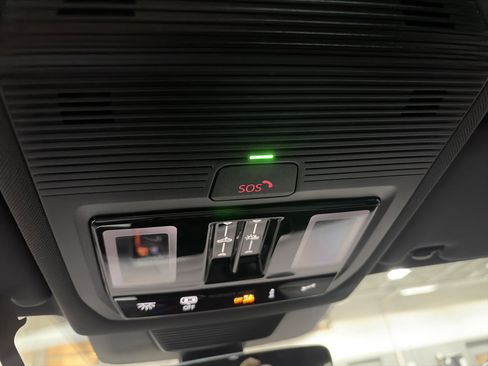 New 2026 Volkswagen Tiguan SE R-Line image 24