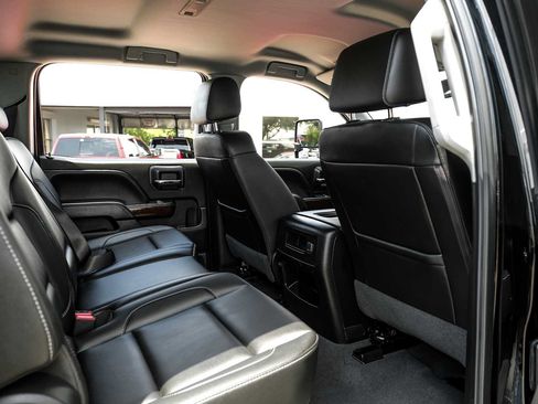 Used 2019 GMC Sierra 2500 SLT w/ Duramax Plus Package AWD/4WD image 32