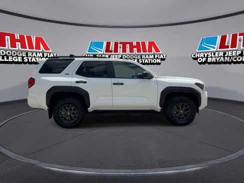 Used 2026 Toyota 4Runner SR5 AWD/4WD image 9