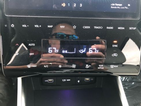 Certified 2023 Hyundai Tucson Limited AWD/4WD image 17