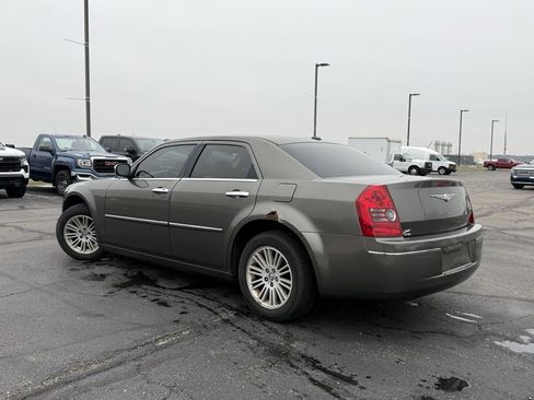Used 2010 Chrysler 300 Touring image 3