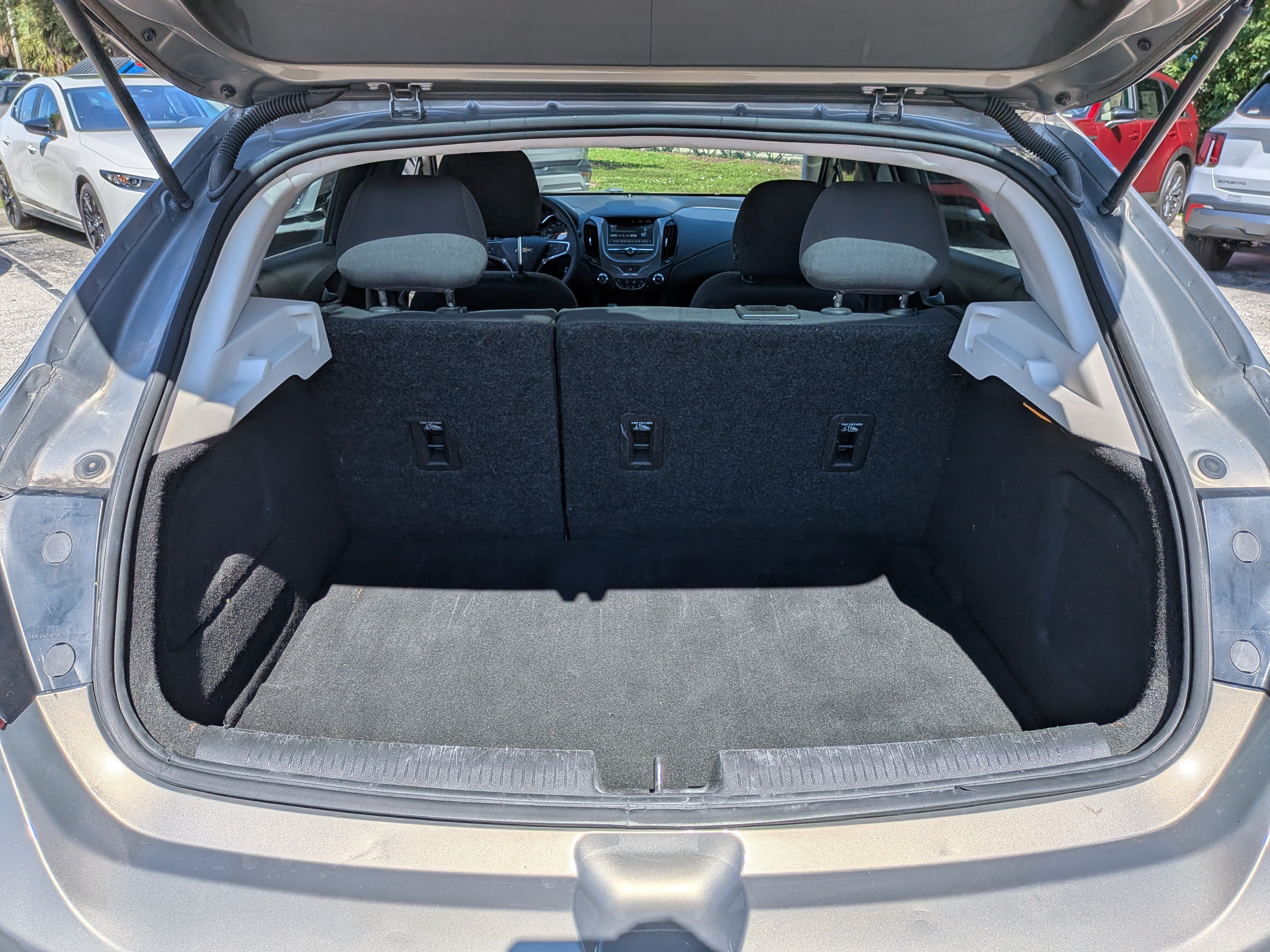 Used 2018 Chevrolet Cruze LT w/ Convenience Package FWD image 13