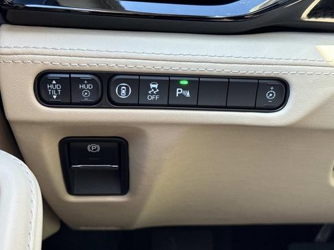 Used 2023 Acura MDX w/ Advance Package AWD/4WD image 14