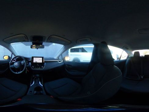 Used 2025 Toyota Corolla LE image 40