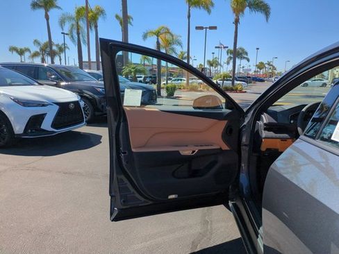 New 2026 Lexus ES 350e FWD image 13