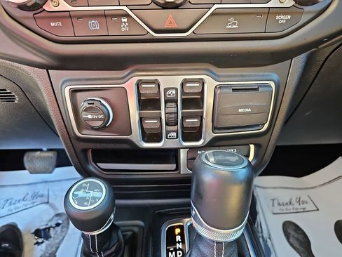 Used 2023 Jeep Wrangler Unlimited Sahara w/ Cold Weather Group AWD/4WD image 27
