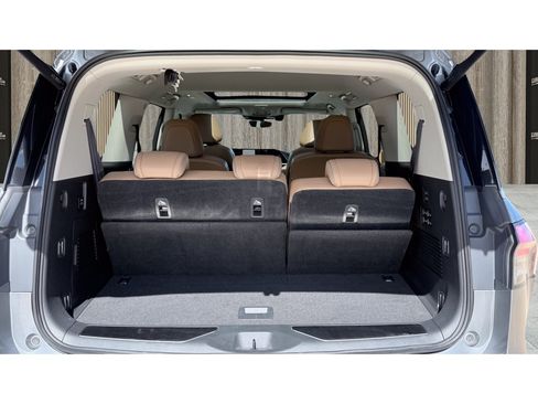 Used 2025 INFINITI QX80 Sensory AWD/4WD image 9