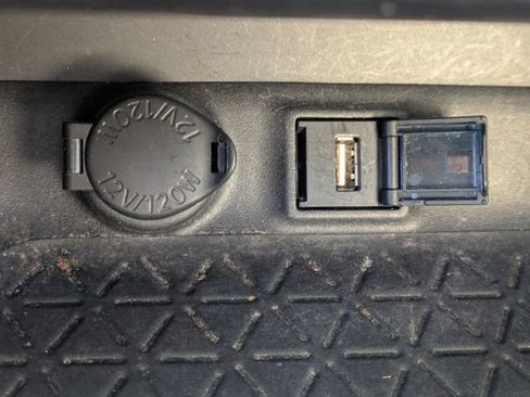 Used 2021 Toyota RAV4 XLE Premium image 25