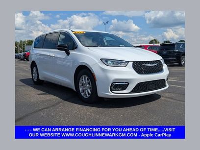 Used 2024 Chrysler Pacifica Touring-L