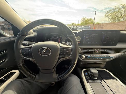 Used 2022 Lexus LS 500 w/ Interior Upgrade Package RWD image 22