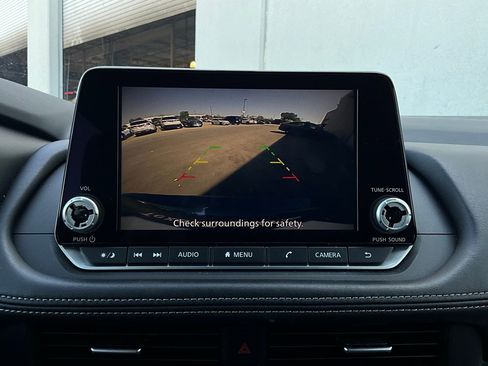 Used 2025 Nissan Rogue SV image 31