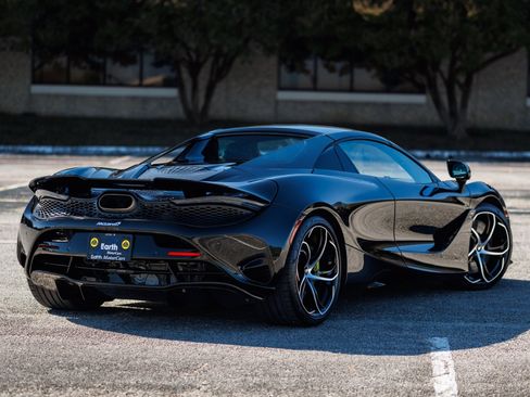 Used 2024 McLaren 750S Spider image 28
