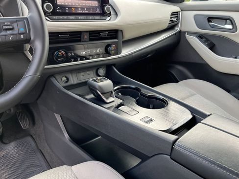 Used 2025 Nissan Rogue SV image 43