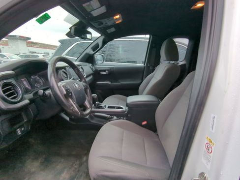 Used 2019 Toyota Tacoma TRD Off-Road w/ Technology Package image 7