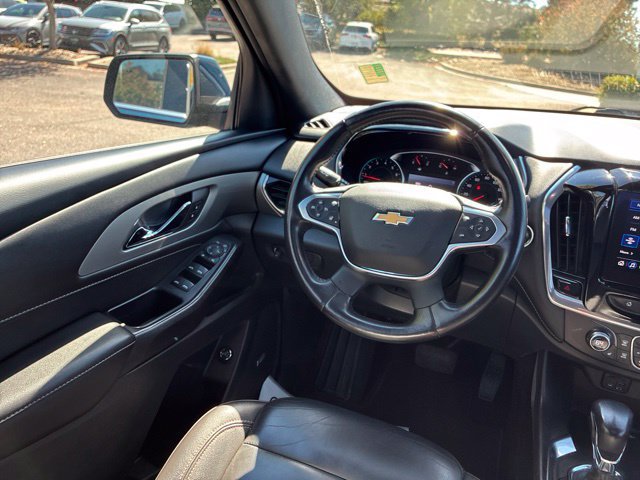 Used 2022 Chevrolet Traverse LT w/ LT Premium Package FWD image 17