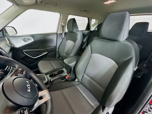 Used 2025 Kia Soul LX w/ LX Technology Package FWD image 13