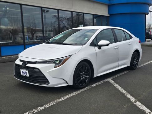 Used 2024 Toyota Corolla LE image 1