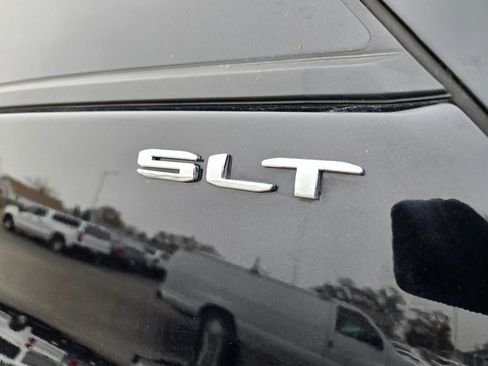 Used 2024 GMC Terrain SLT image 26