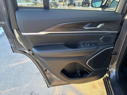 New 2026 Jeep Grand Cherokee Limited image 25