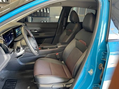 Certified 2025 Nissan Kicks SR FWD image 10