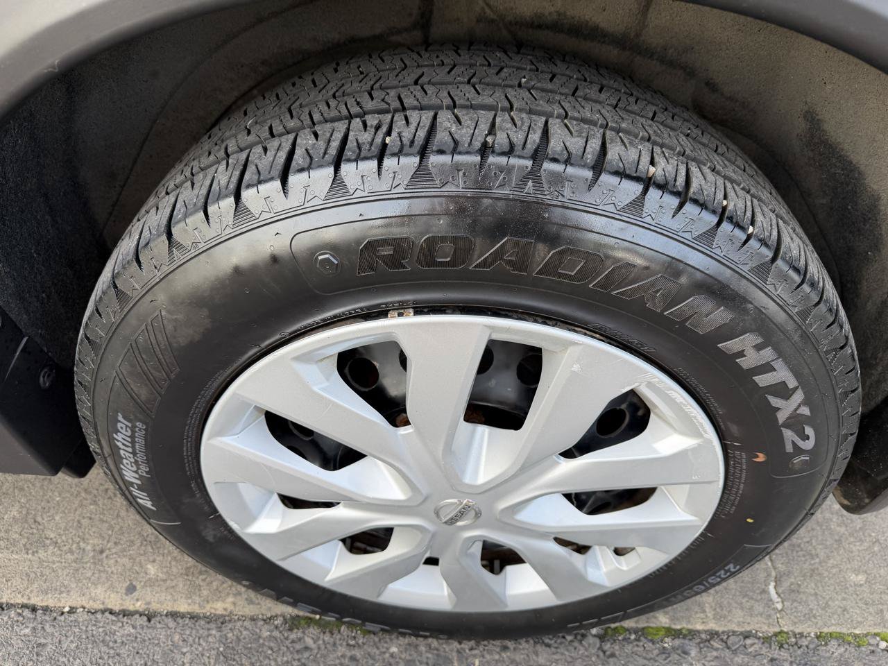 Used 2014 Nissan Rogue S AWD/4WD image 16