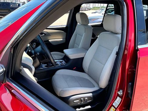 Used 2023 Chevrolet Traverse LT FWD image 7