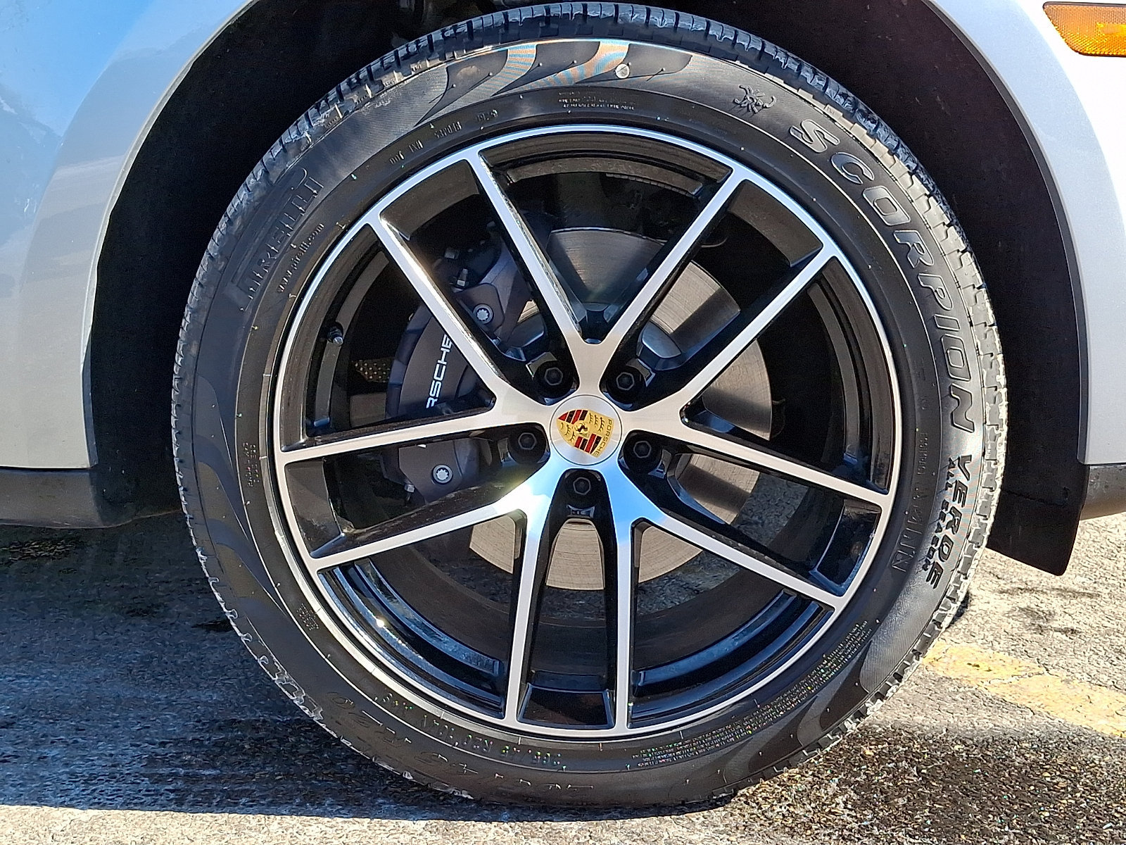 Certified 2025 Porsche Macan AWD/4WD image 11