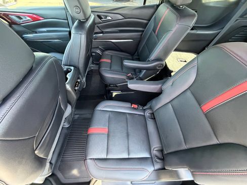 Used 2025 Chevrolet Traverse RS FWD image 13