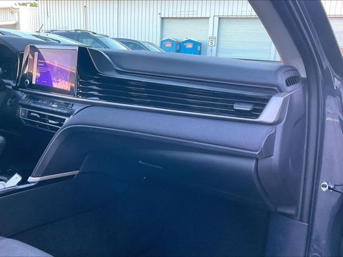 Used 2025 Toyota Camry LE image 17