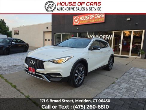 Used 2017 INFINITI QX30 Premium w/ Navigation Package AWD/4WD image 8