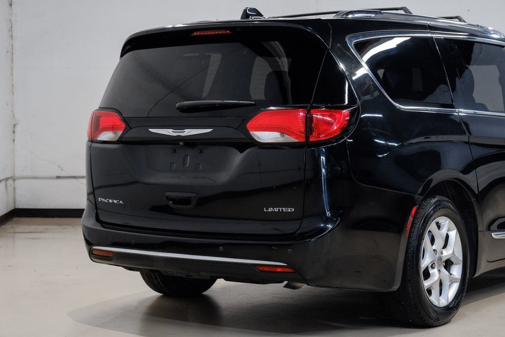 Used 2020 Chrysler Pacifica Limited FWD image 14