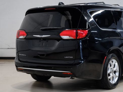 Used 2020 Chrysler Pacifica Limited FWD image 14