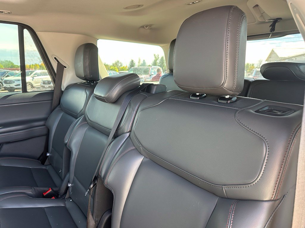 Used 2025 Ford Expedition Active AWD/4WD image 23