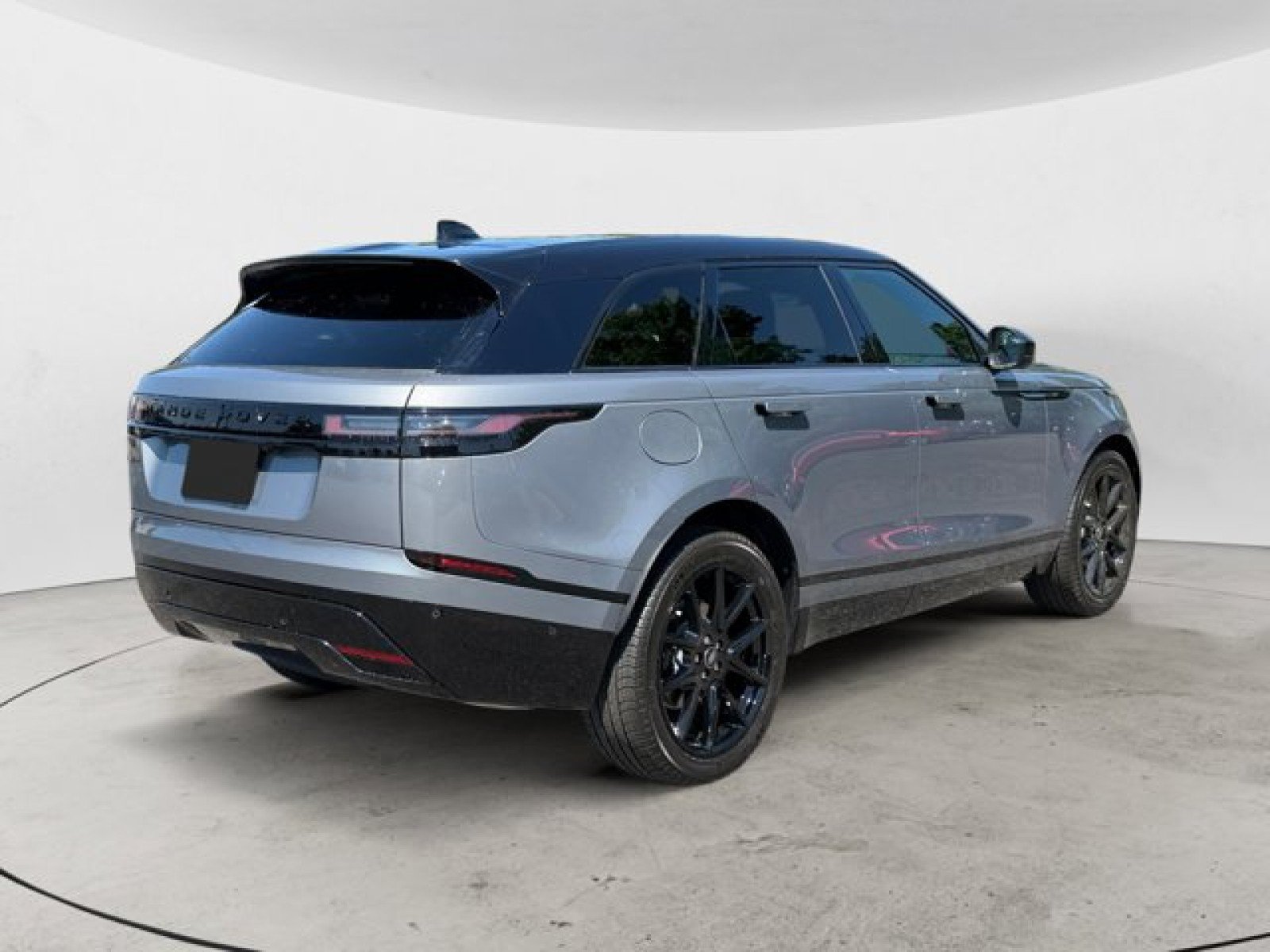 New 2026 Land Rover Range Rover Velar Dynamic SE AWD/4WD image 4
