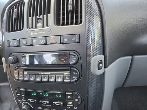 Used 2005 Dodge Grand Caravan SXT w/ Leather Interior Group FWD image 27
