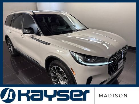 Certified 2025 Lincoln Aviator Reserve w/ Illumination Package AWD/4WD image 1