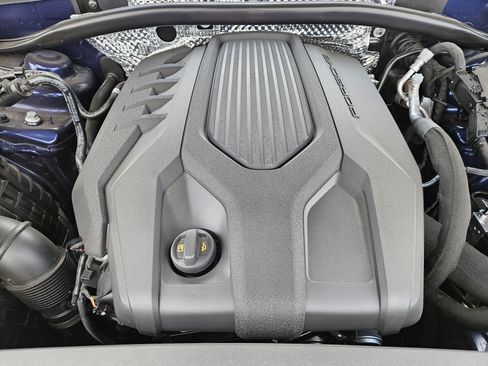 Certified 2026 Porsche Macan AWD/4WD image 30