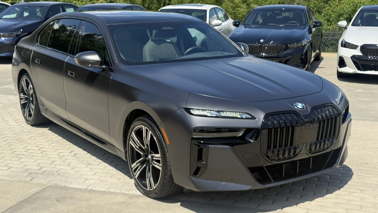Used 2023 BMW 760i xDrive w/ Executive Package AWD/4WD image 10