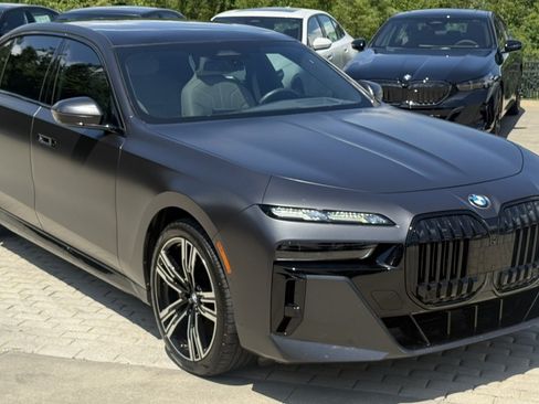 Certified 2023 BMW 760i xDrive w/ Executive Package AWD/4WD image 10