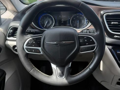 Used 2022 Chrysler Voyager LX FWD image 15