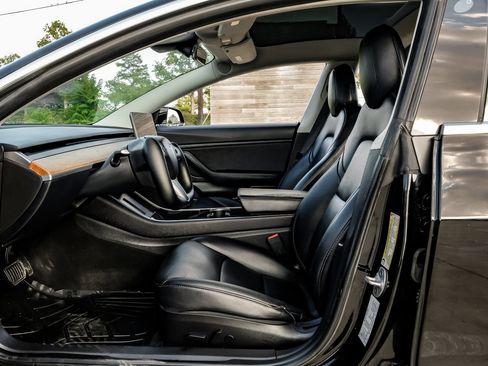 Used 2019 Tesla Model 3 Standard Range Plus RWD image 4