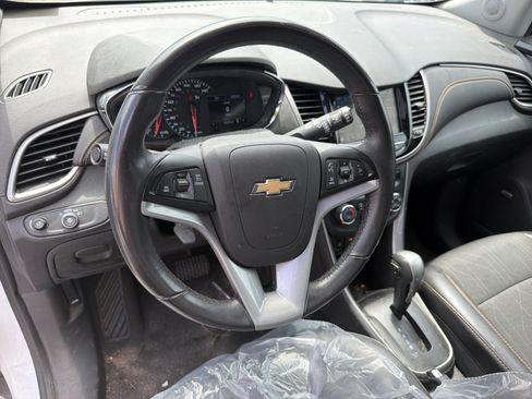 Used 2019 Chevrolet Trax LT w/ Sun & Sound Package FWD image 41