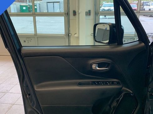 Used 2022 Jeep Renegade Altitude w/ Convenience Group image 3