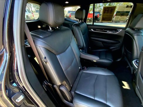 Used 2021 Cadillac XT6 Premium Luxury image 40