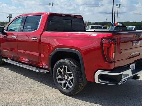 New 2026 GMC Sierra 1500 SLT image 6