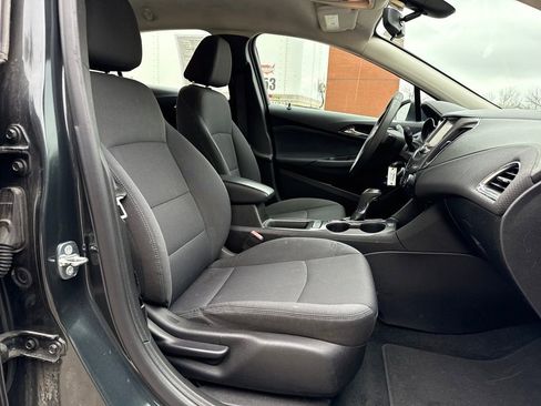 Used 2018 Chevrolet Cruze LT image 23