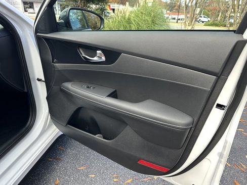 Used 2023 Kia Forte GT-Line w/ GT-Line Premium Package image 17